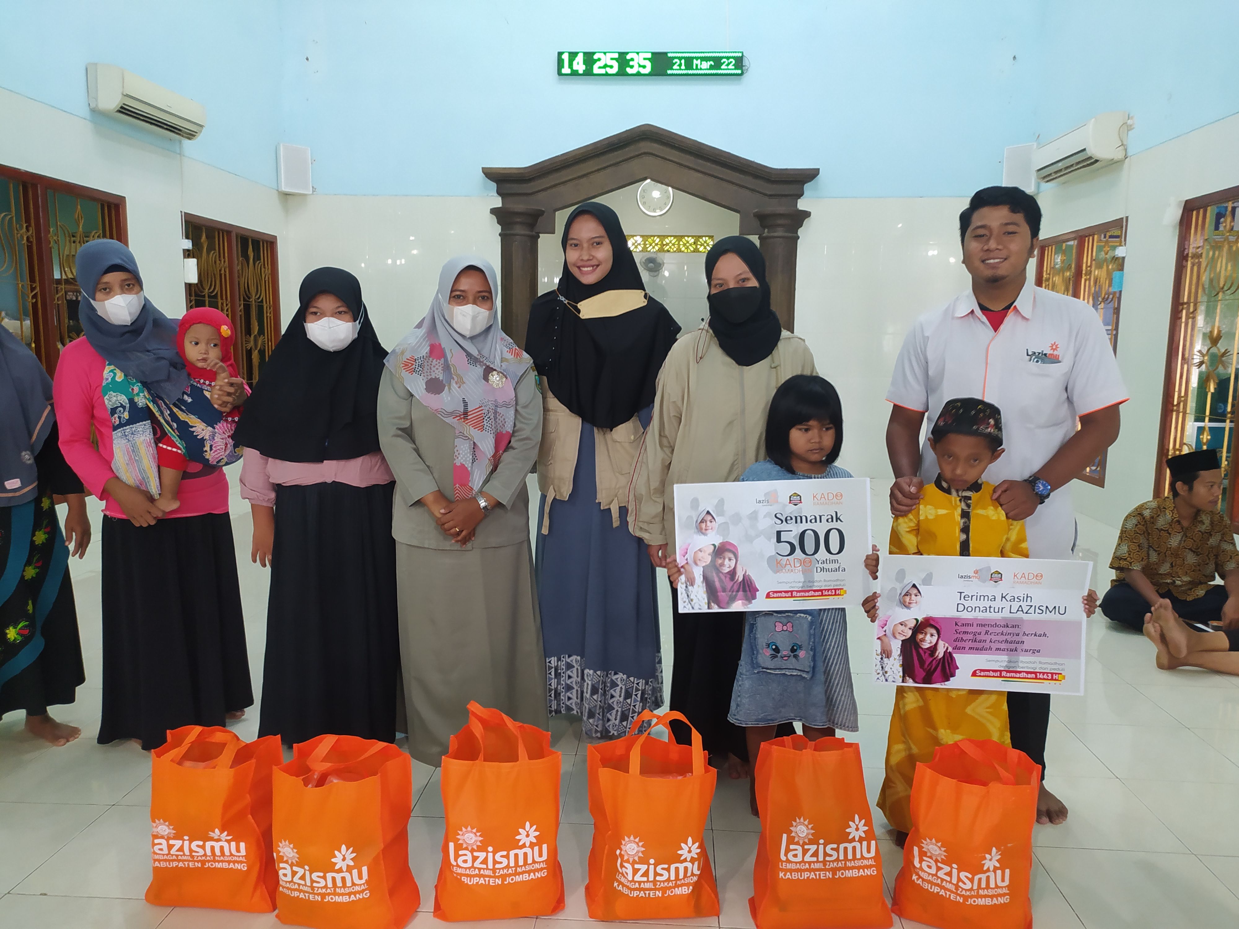 Semarak Ramadhan dengan membagikan Kado 500 paket untuk Anak Yatim & Dhuafa di Kabupaten Jombang