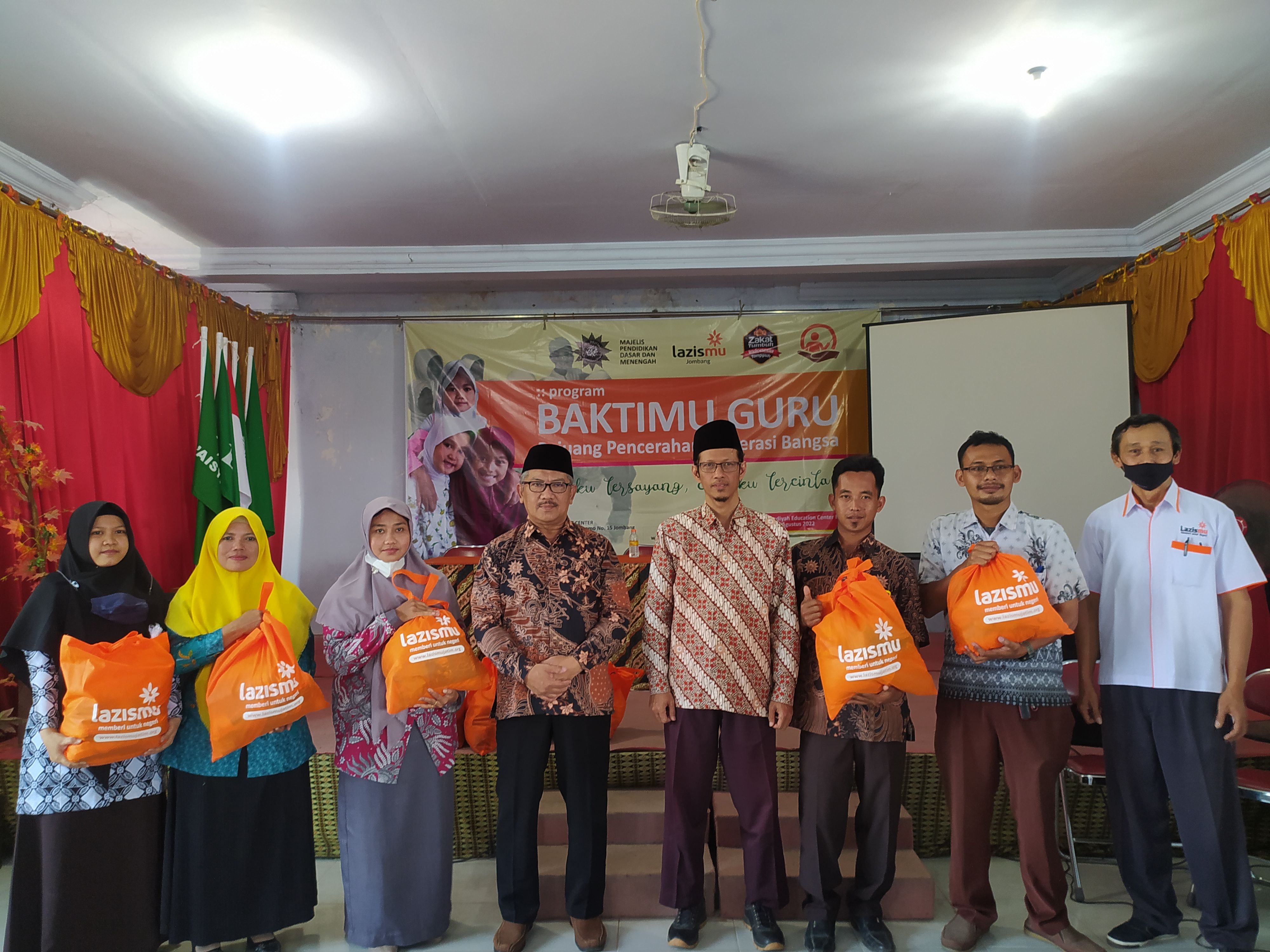 Penyaluran Program Baktimu Guru Bagi Guru Sekolah Muhamadiyah Di Kabupaten Jombang